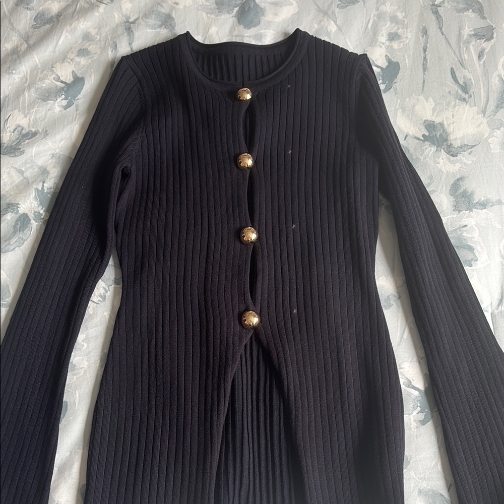 Commense sweater